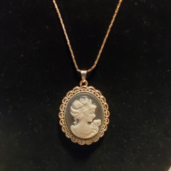 Jewelry - Cameo Necklace